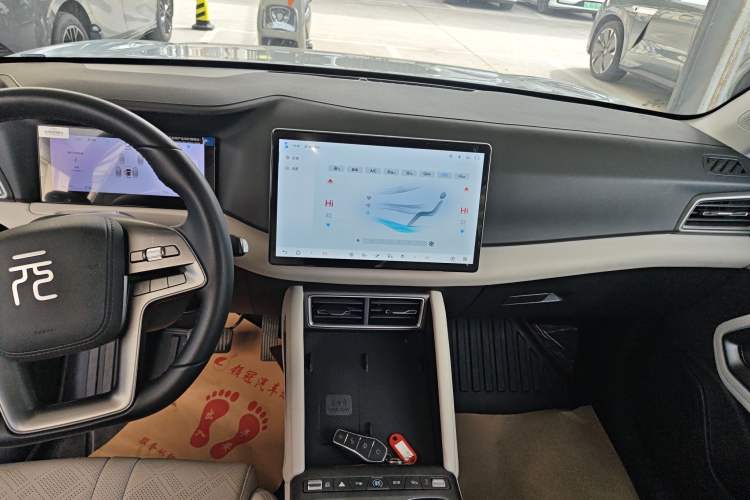 Used BYD Yuan UP 2025 Intelligent Driving Version 401 km Leading Edition Audio And AC Panel