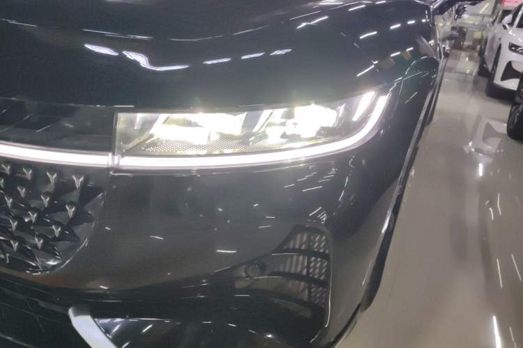Used VOYAH PASSION 2024 PHEV Four-Wheel Drive Ultra-Long Range Flagship Model Left Front Headlight