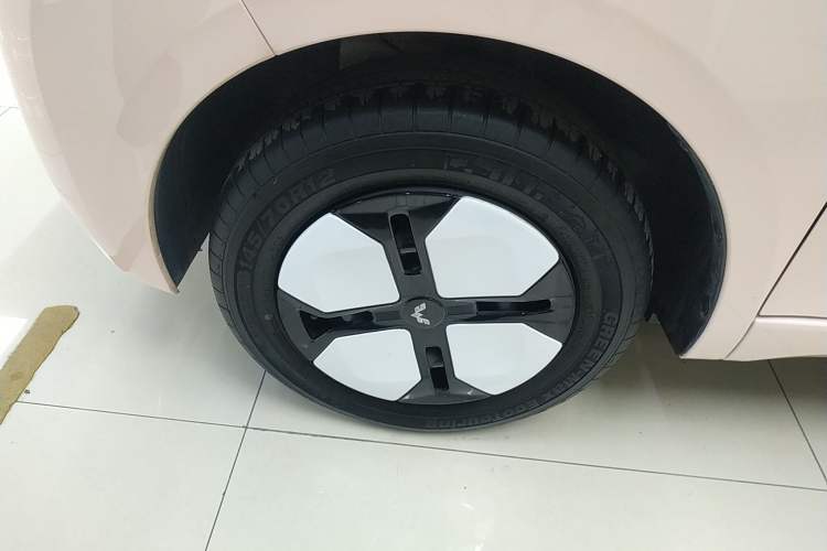 Used Wuling Hongguang MINIEV 2024 3rd Generation 215km Advanced Version Left Front Wheel Hub