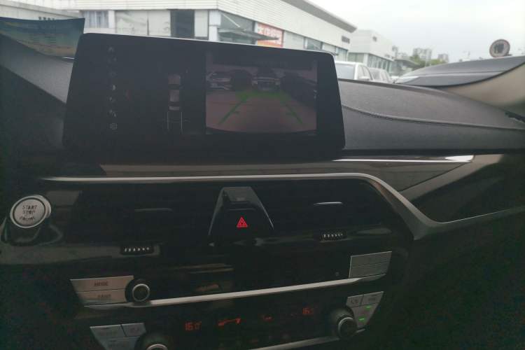 Used BMW 5 Series 2019 Facelifted 525Li Luxury Package Audio And AC Panel