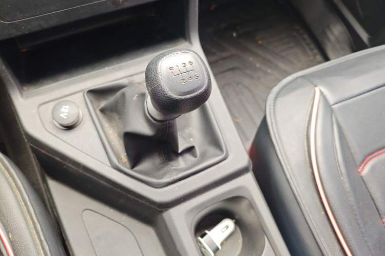 Used Wuling Hongguang PLUS 2020 1.5L Manual Standard Edition 5 Seats Gear Lever