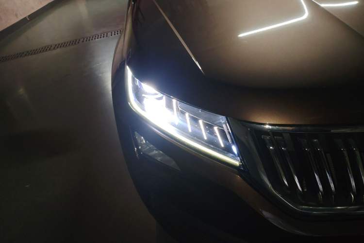 Used Skoda Kodiaq 2018 Restyled TSI330 7-Seater Two-Wheel Drive Luxury Enjoyment Edition Right Front Headlight