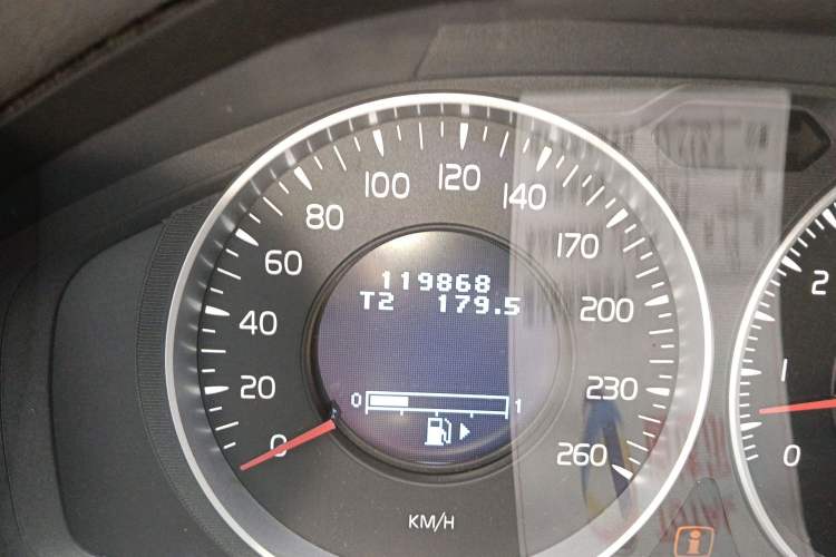 Used Volvo S60 2013 T5 Zhiya Edition Odometer Close Up