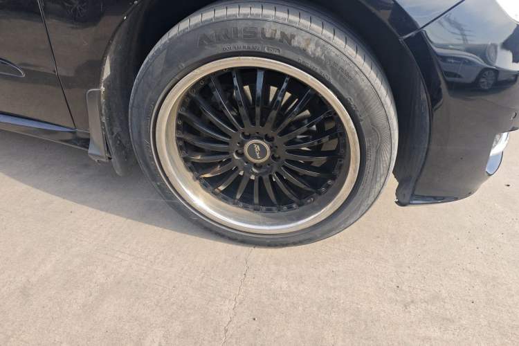 Used Mercedes-Benz R-Class 2010 R 350 L 4MATIC Right Front Wheel Hub