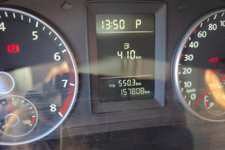 Used Volkswagen Touran 2015 1.4T DSG Comfort Edition 5 Seats Odometer Close Up