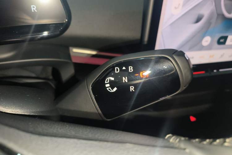 Used Volkswagen ID.UNYX 2024 Pro Long-Range Version Gear Lever