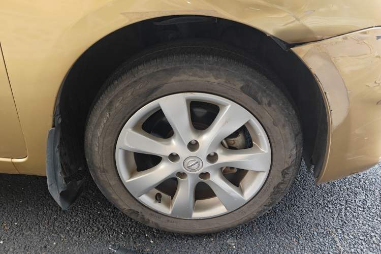 Used Nissan Tiida 2014 1.6L CVT Smart Model Right Front Wheel Hub