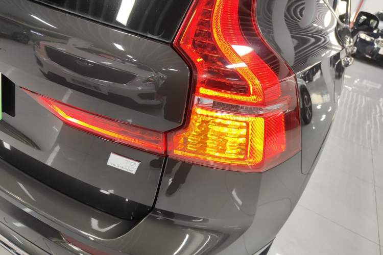 Used Volvo XC60 New Energy 2022 T8 Plug-in Hybrid All-Wheel Drive Smart Luxury Edition Exterior 3