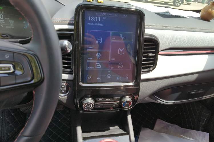 Used Chery QQ Little Ant 2022 Revised Version Sweet Pink Edition Half-Sugar Version Lithium Iron Phosphate 30.7 kWh 30 kW 301 km Audio And AC Panel