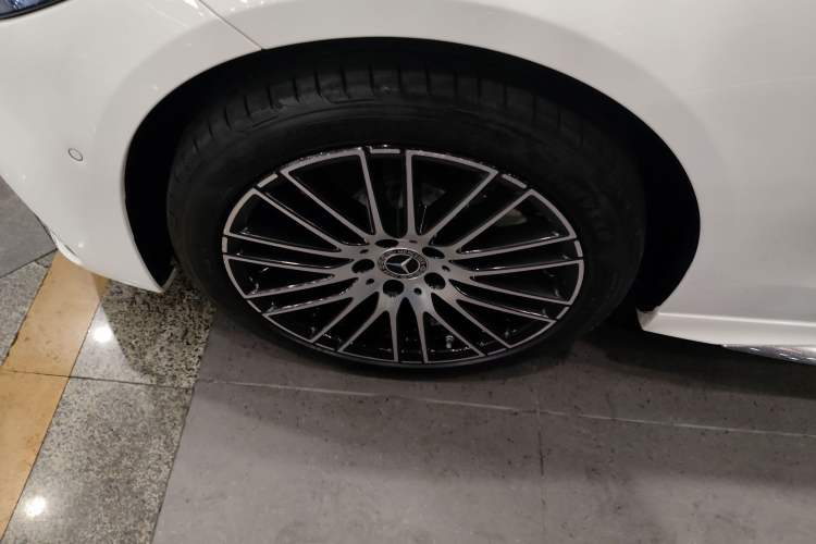 Used Mercedes-Benz C-Class 2023 Restyled C 260 L Sport Edition Left Front Wheel Hub