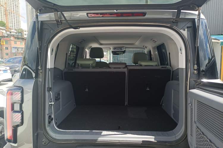 Used BAIC Off-Road BJ40 2024 2.0T All-New Urban Hunter Edition Chivalrous Style
