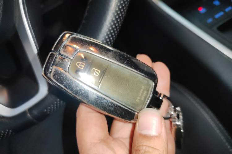 Used Toyota RAV4 2022 Dual-Engine 2.5L E-CVT Two-Wheel Drive Elite Edition Vehicle Key