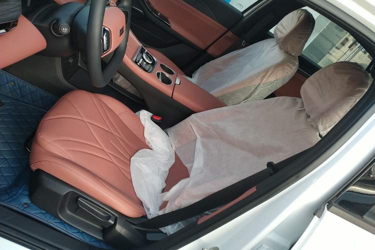 Used Geely Galaxy L6 2025 EM-i 140km Long-Range Version