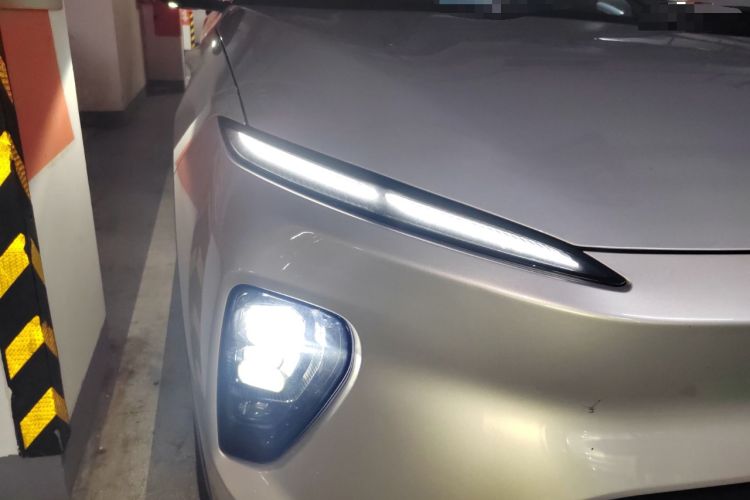 Used Nio ES8 2023 100kWh Signature Edition Right Front Headlight