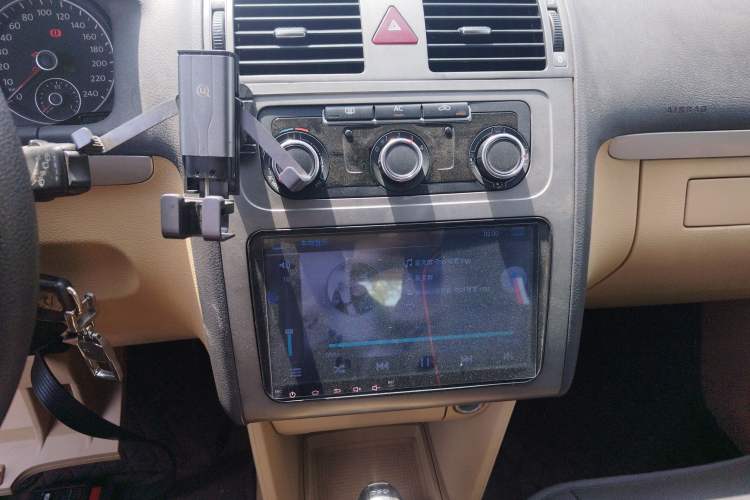 Used Volkswagen Touran 2011 1.4T DSG Zhiya Edition 5 Seats
