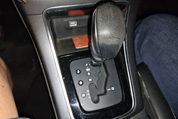 Used Citroen C4 Sega 2016 1.6L Automatic Luxury Model Gear Lever