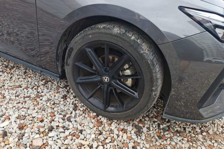 Used CHANGAN UNI-V 2022 1.5T Prestige Version Right Front Wheel Hub