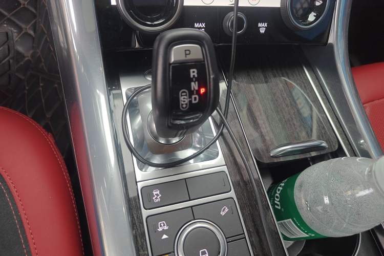 Used Land Rover Range Sport 2022 3.0 L6 YAO Black Edition Gear Lever