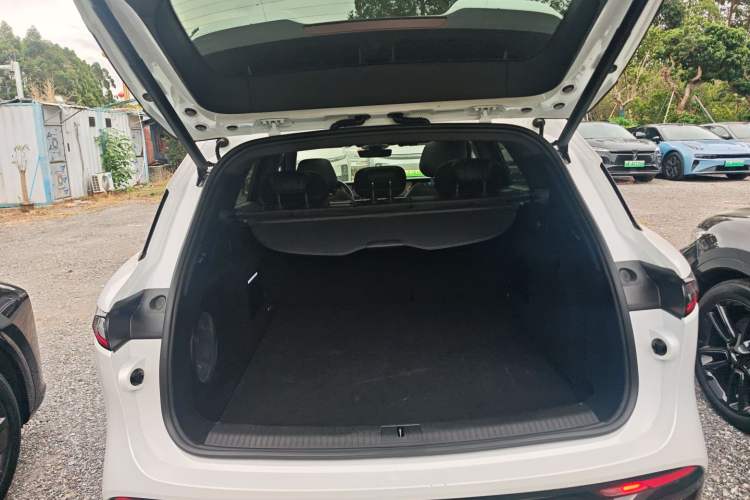 Used VOYAH FREE 2025 318 318 km Rear-Drive Touring Edition Trunk