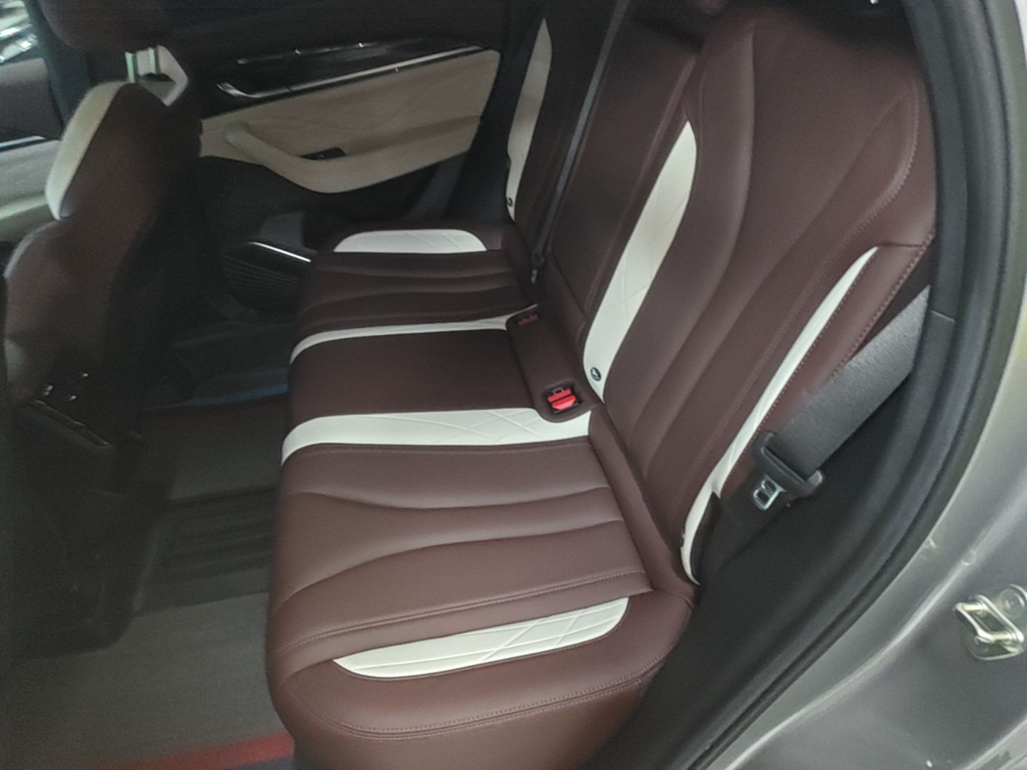 Geely Auto Monjaro L 2021 2.0TD DCT EVO Two-Wheel Drive Prestige Version — снимка 20