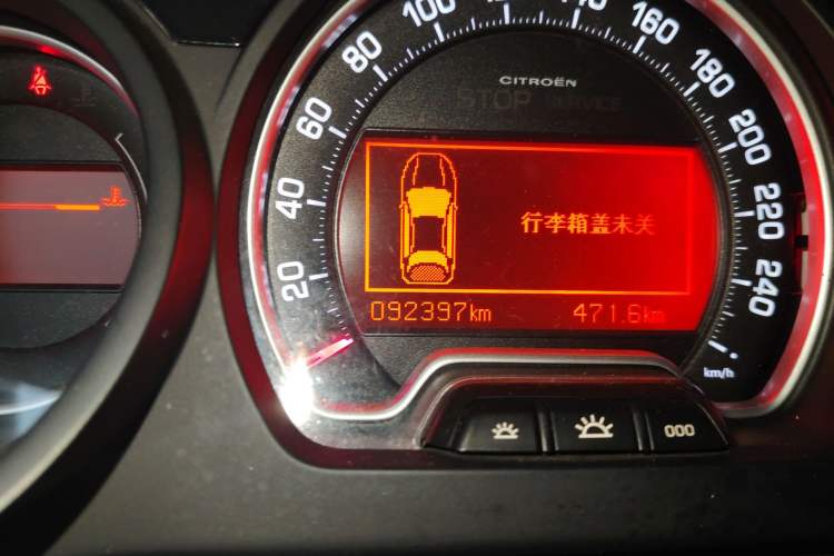 Used Citroen C5 2010 2.3L Automatic Luxury Edition Odometer Close Up