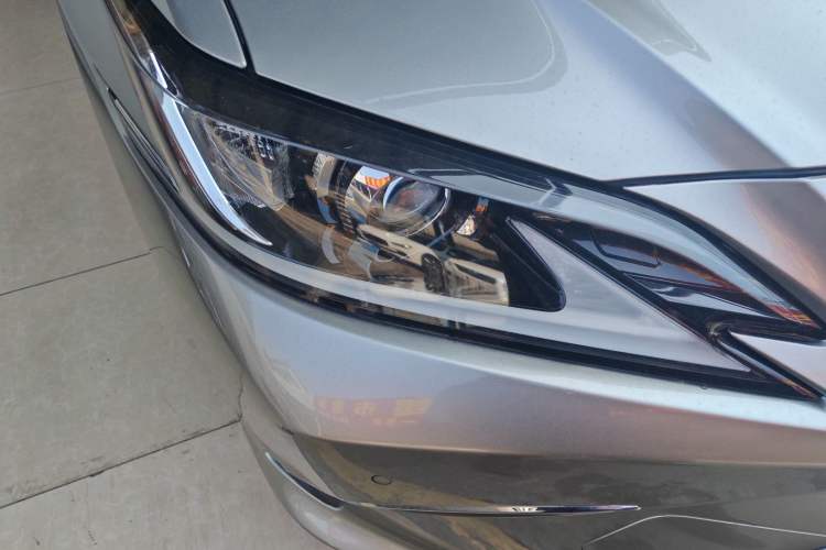 Used Lexus ES 2018 300h Premier Edition China VI Standard Right Front Headlight