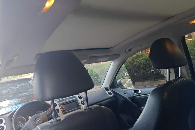 Used Volkswagen Tiguan 2015 1.8TSI Automatic All-Wheel-Drive Luxury Model
