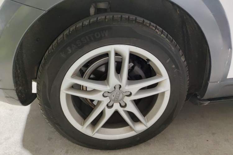 Used Audi Q5 2017 Plus 40 TFSI Technology Model Right Rear Wheel Hub