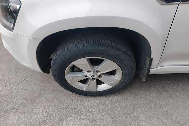 Used Skoda Yeti 2017 1.6L Manual Front-Wheel-Drive Version
