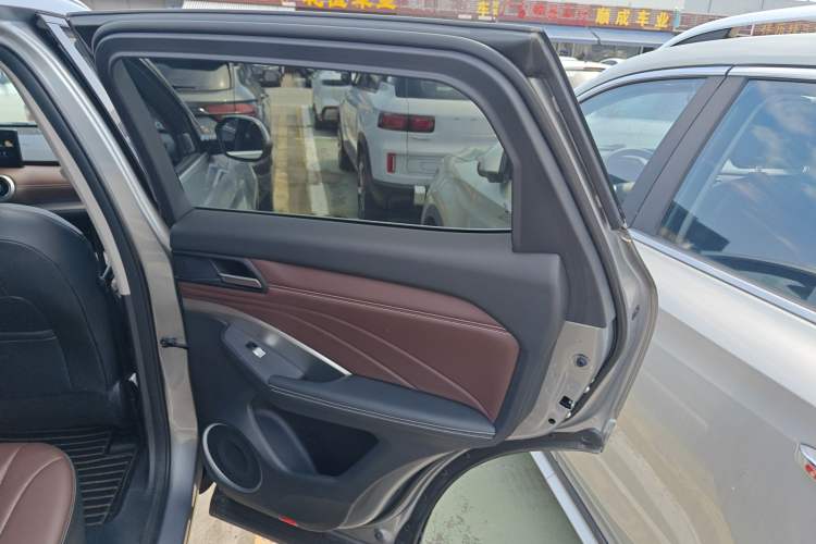 Used Wey VV6 2020 2.0T Two-Wheel Drive Smart Enjoyment+