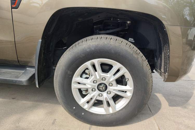 Used Sinotruk BOLDEN 2024 Commercial 2.0T Manual Diesel 4x4 Long Wheelbase Youth Edition
