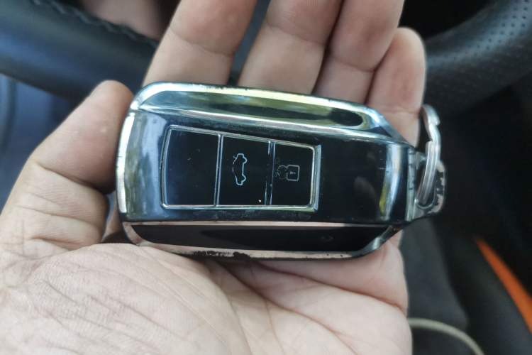 Used Dongfeng Aeolus Yixuan MAX 2023 1.5T Ultra-Stylish Trendsetting Dad Edition