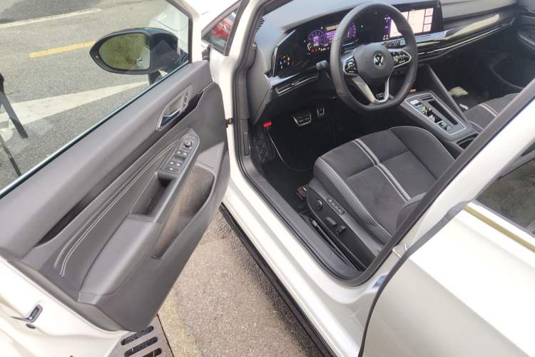 Used Volkswagen Golf 2023 Facelift 280TSI DSG R-Line Lite
