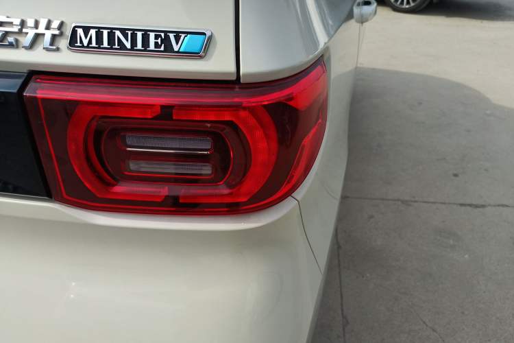 Used Wuling Hongguang MINIEV 2022 Macaron Premium Model – Lithium Iron Phosphate Right Rear Taillight