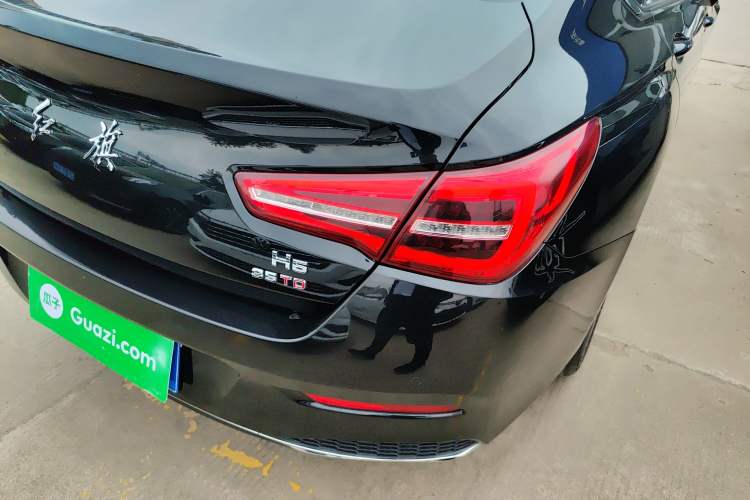 Used Hongqi H5 2022 Classic Model Facelift 1.8T Automatic Smart Connect Flagship Edition Right Rear Taillight