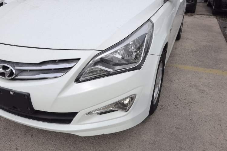 Used Hyundai Verna (older generation) 2014 1.4L Manual Smart GLS Trim Left Front Headlight