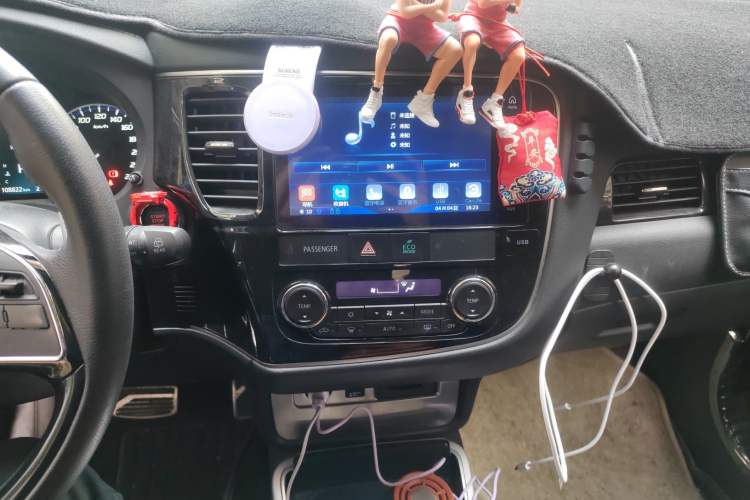 Used Mitsubishi Outlander 2019 2.4L 4x4 Zhi Xiang Edition 7 Seats China V Emission Standard Audio And AC Panel