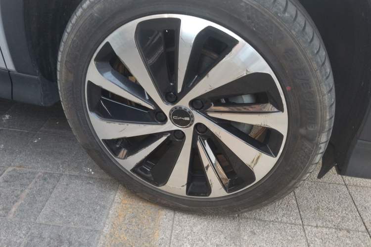 Used BYD Song PLUS New Energy 2024 Honor Edition EV 520km Luxury Model Right Front Wheel Hub
