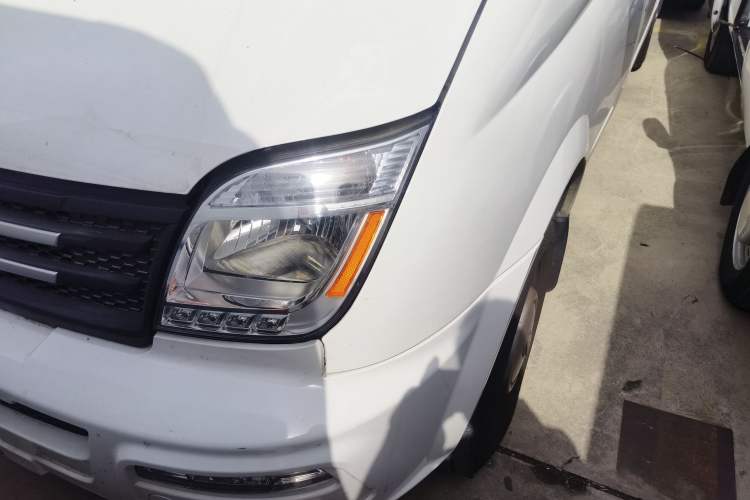 Used SAIC MAXUS Xintu V80 2023 2.0T AMT Classic Aoyuntong Long Wheelbase Mid-Height 6/7/8/9-Seater
