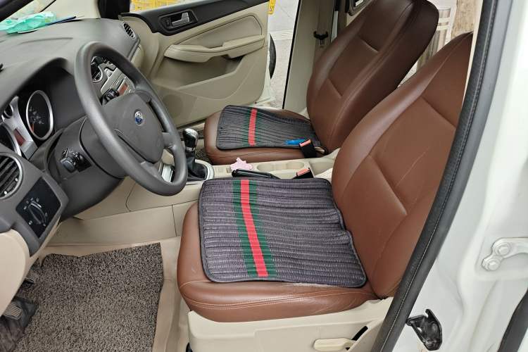 Used Ford Focus 2013 Sedan Classic 1.8L Manual Base Model Left Front Seat