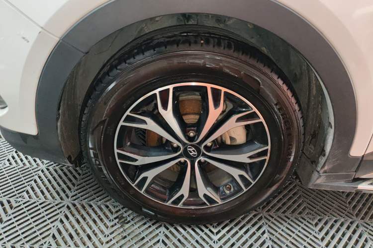 Used Hyundai Santa Fe 2017 2.4L Automatic Two-Wheel Drive Smart Version 5 Seats
