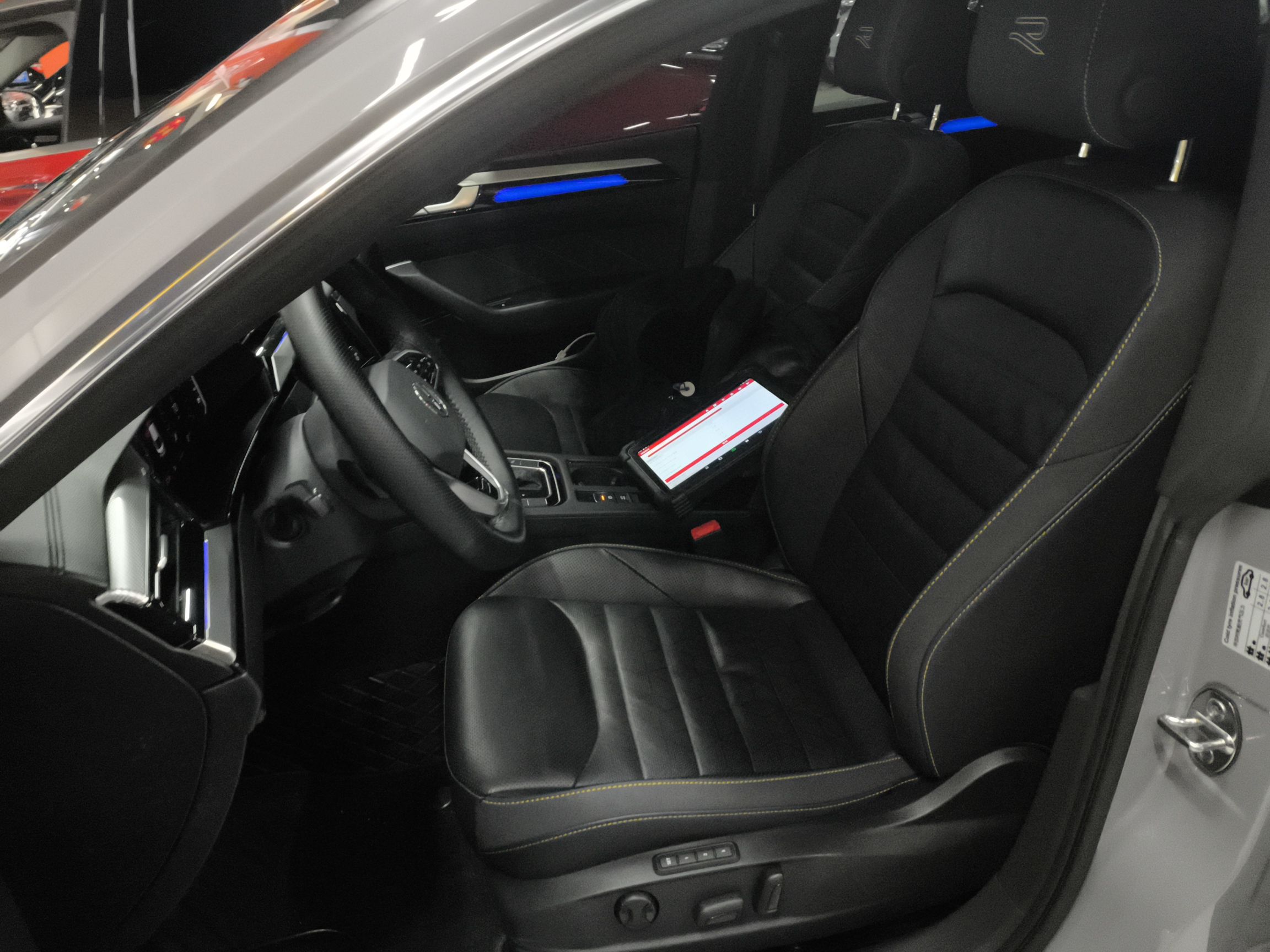 Переднее сиденье в автомобиле