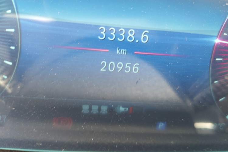 Used Mercedes-Benz GLB 2024-Year Restyled GLB 200 Dynamic Edition Odometer Close Up