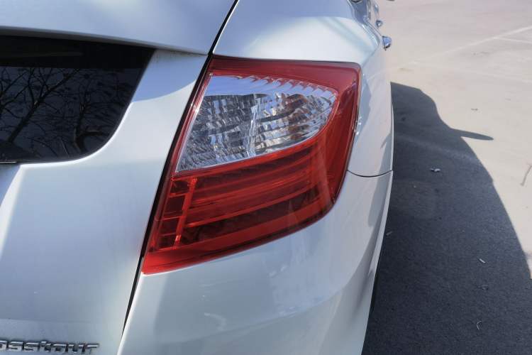 Used Honda Crosstour 2014 2.4L Luxury Edition Right Rear Taillight