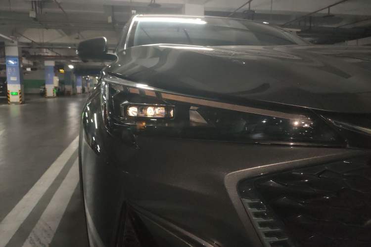 Used CHANGAN X5 PLUS 2024 1.5T DCT Excellence Edition Right Front Headlight