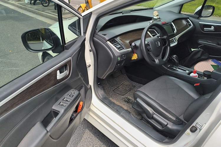 Used Honda Jade 2013 1.8L automatic Comfort version 5 seats Driver Seat