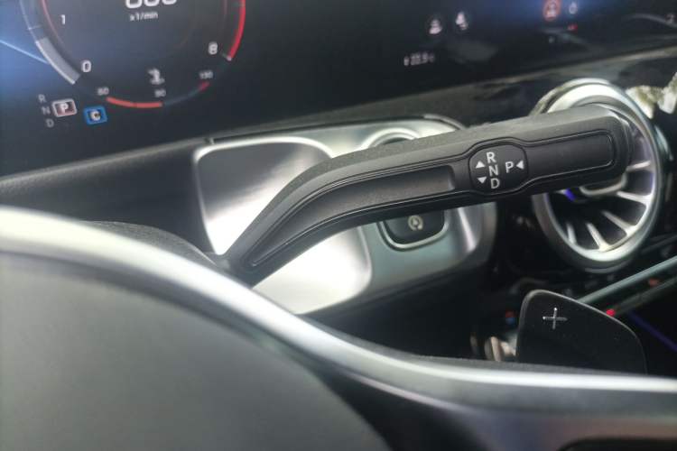 Used Mercedes-Benz GLB 2021 GLB 200 Dynamic Edition Gear Lever