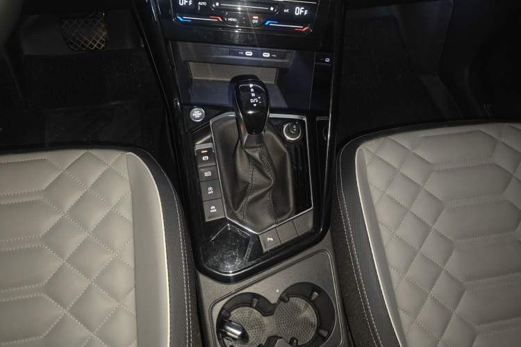 Used Volkswagen Tayron 2023 280TSI Two-Wheel-Drive Luxury Plus Advanced Version
