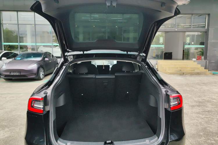 Used Tesla Model Y 2023 Rear-Wheel-Drive Version Trunk