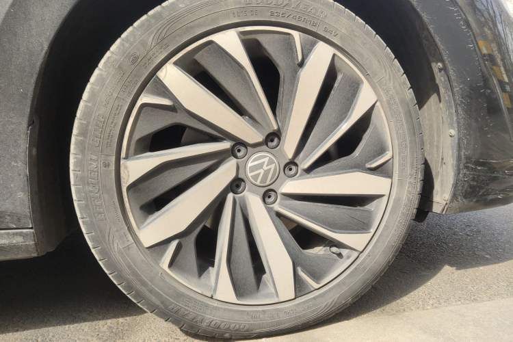 Used Volkswagen Passat 2023 Revised 330TSI Starry Elite Edition Right Front Wheel Hub